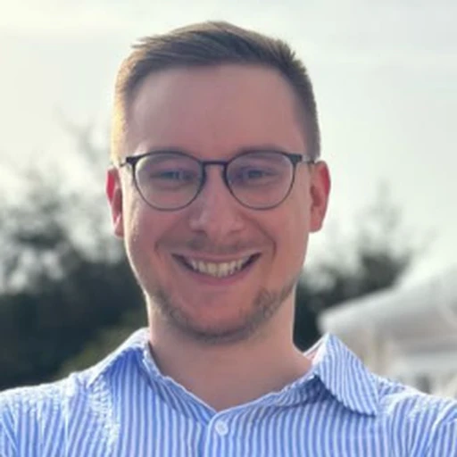 Porträt von Max Halbritter, Senior Software Entwickler und Partner, MH Software